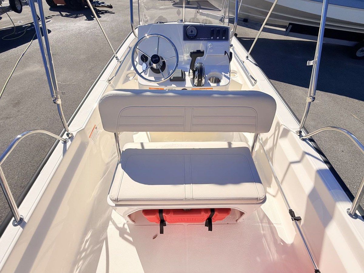 2027 Boston Whaler 150 Montauk 19