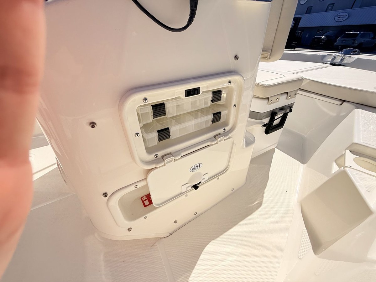 2027 Boston Whaler 150 Montauk 28