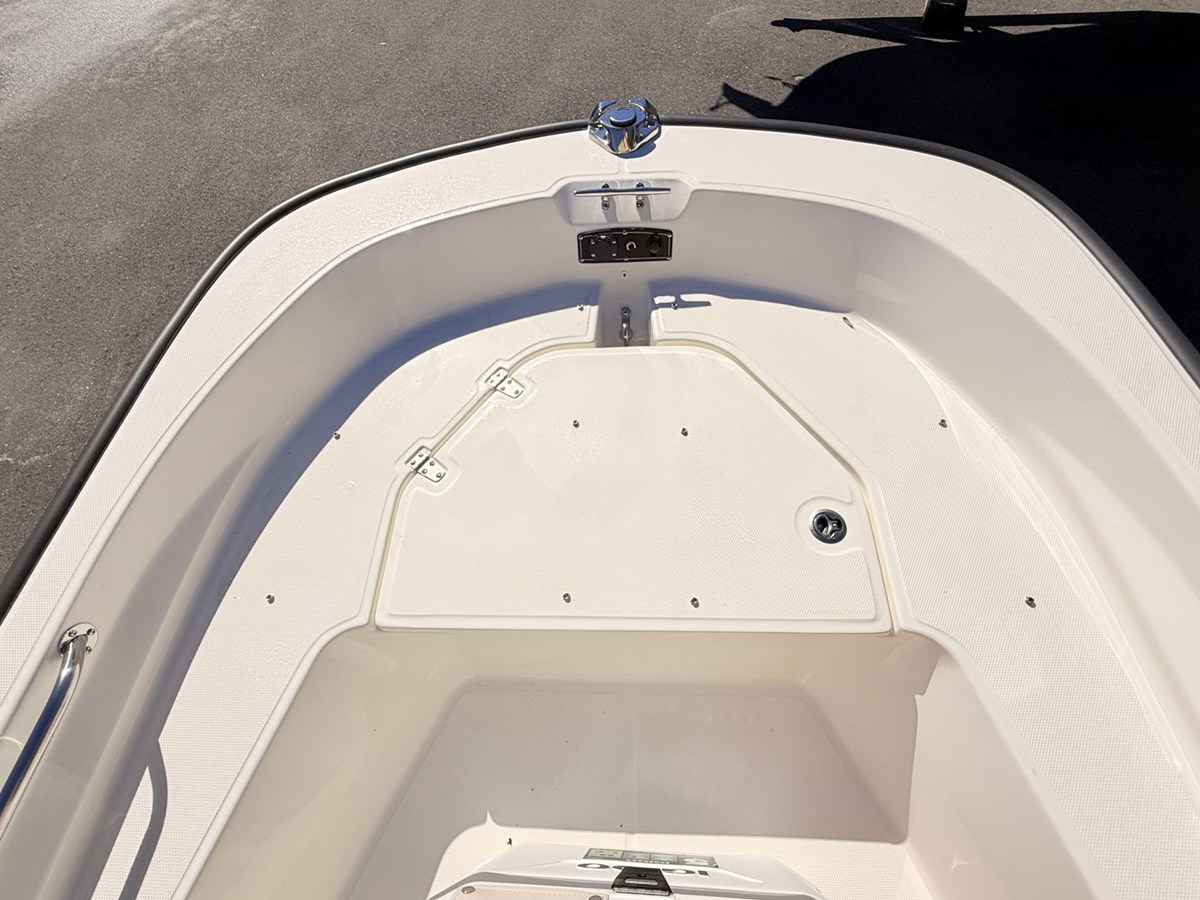 2027 Boston Whaler 150 Montauk 34