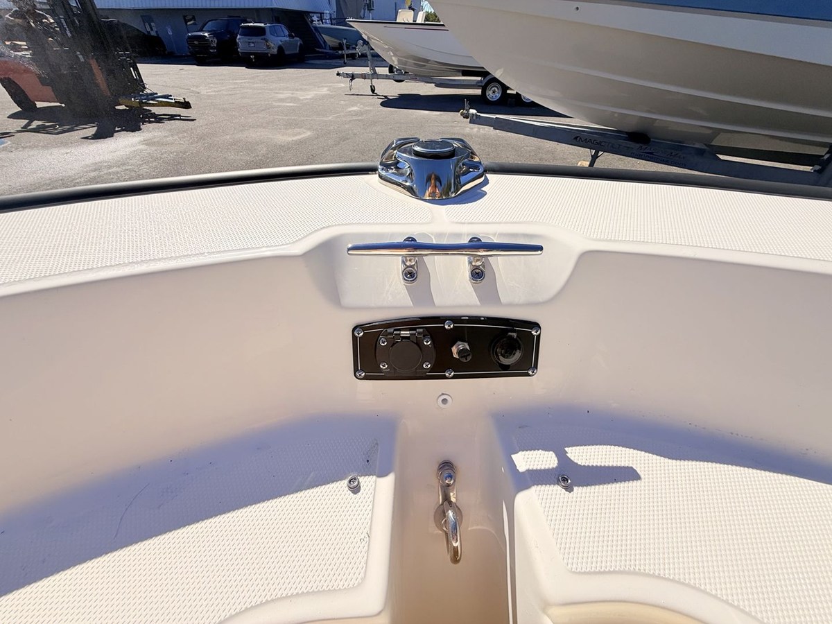 2027 Boston Whaler 150 Montauk 36