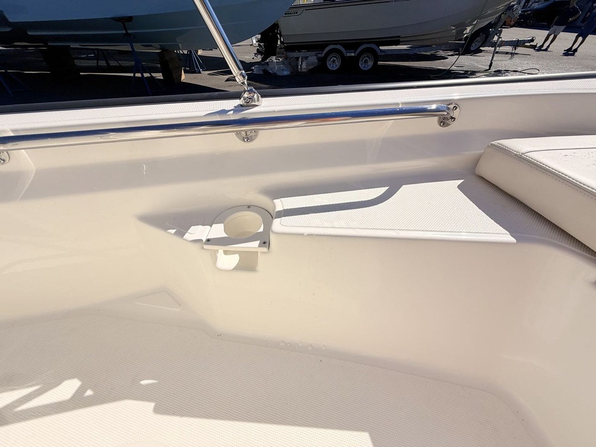 2027 Boston Whaler 150 Montauk 37