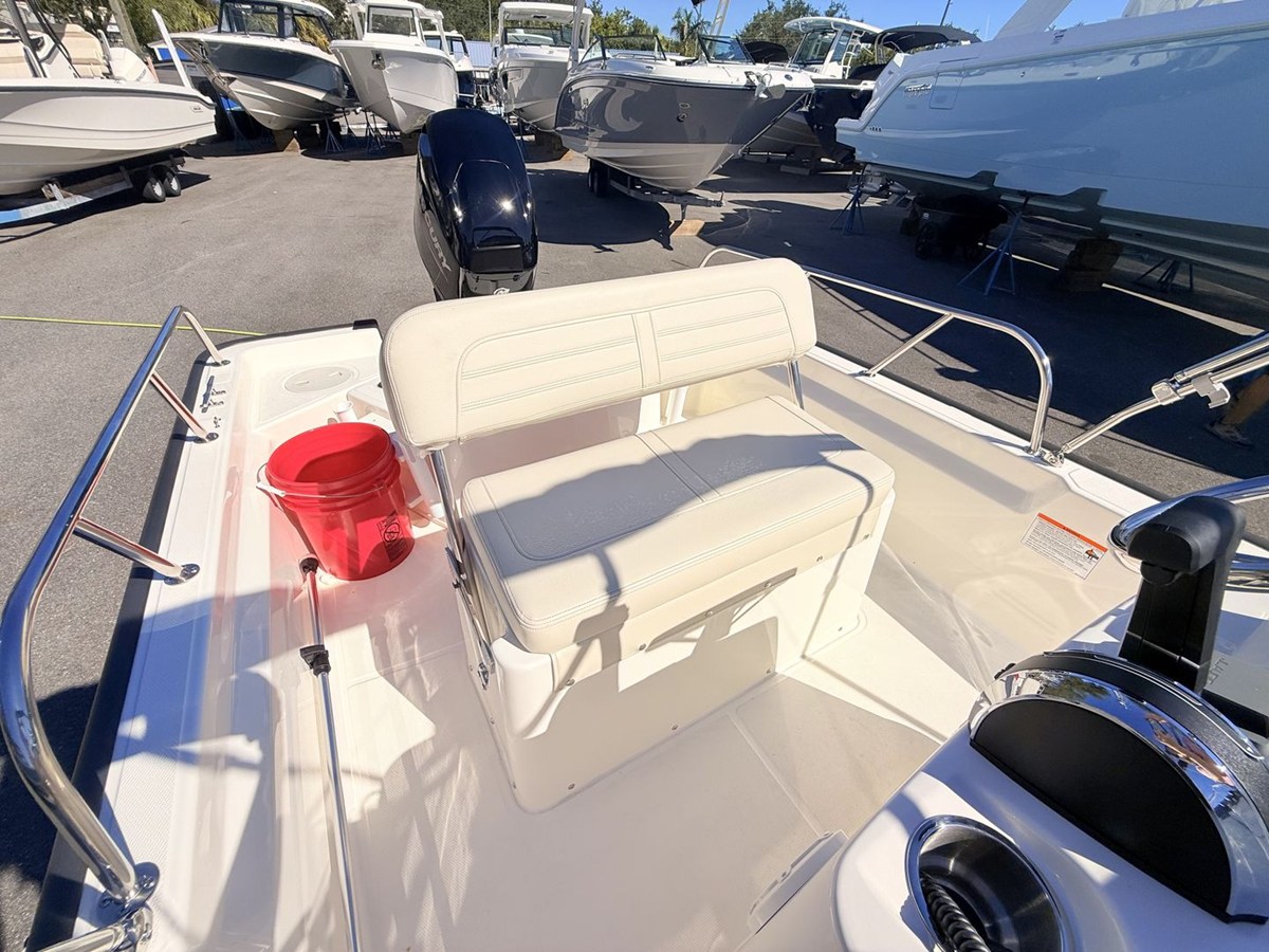 2027 Boston Whaler 150 Montauk 38