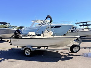 Boston Whaler 150 Montauk 1 2027 Boston Whaler 150 Montauk 2