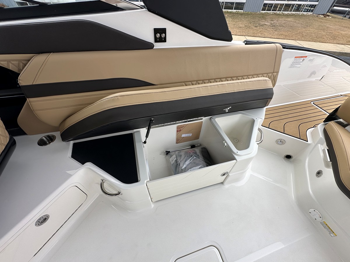 2026 Sea Ray SLX 280 22