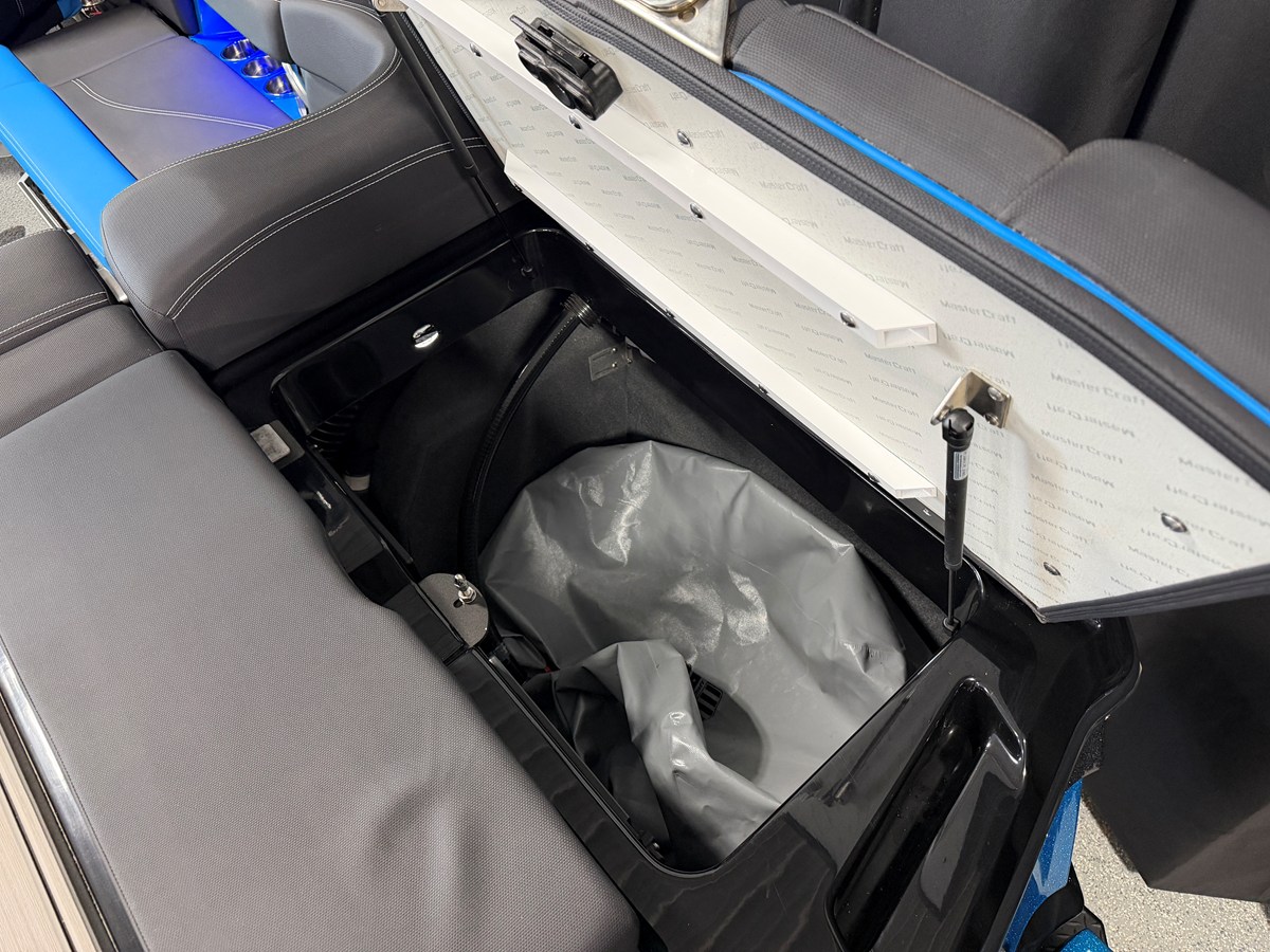 2018 Mastercraft XT23 17