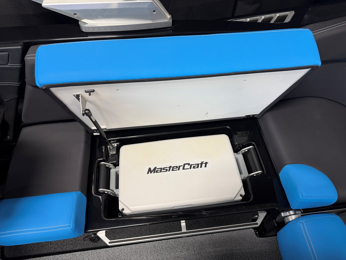 2018 Mastercraft XT23 28