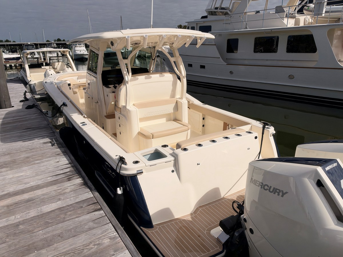 2027 Scout 330 LXF 9