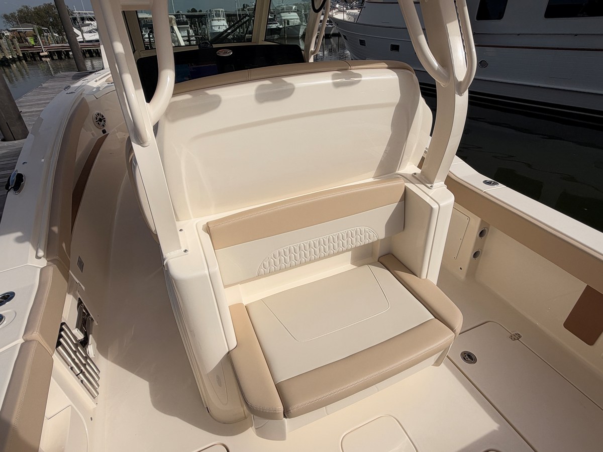 2027 Scout 330 LXF 22