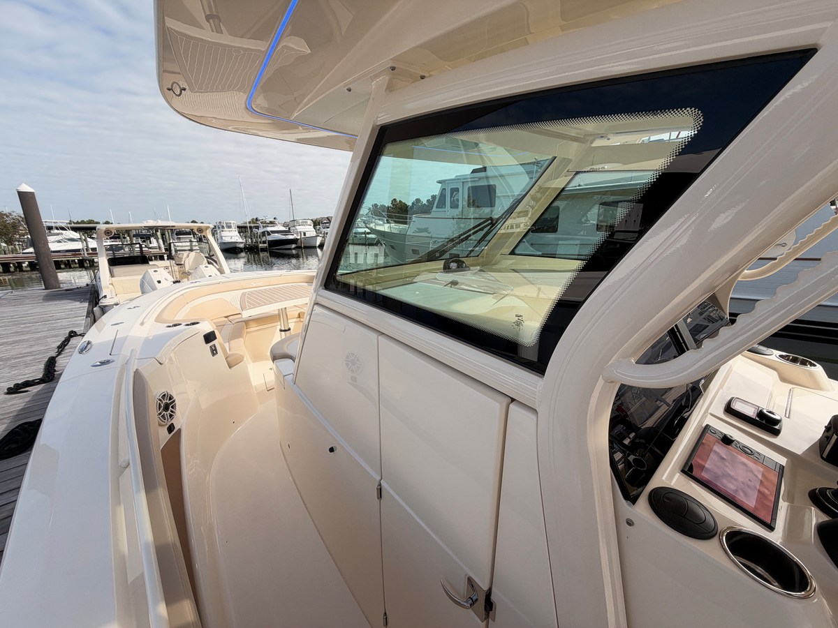 2027 Scout 330 LXF 26
