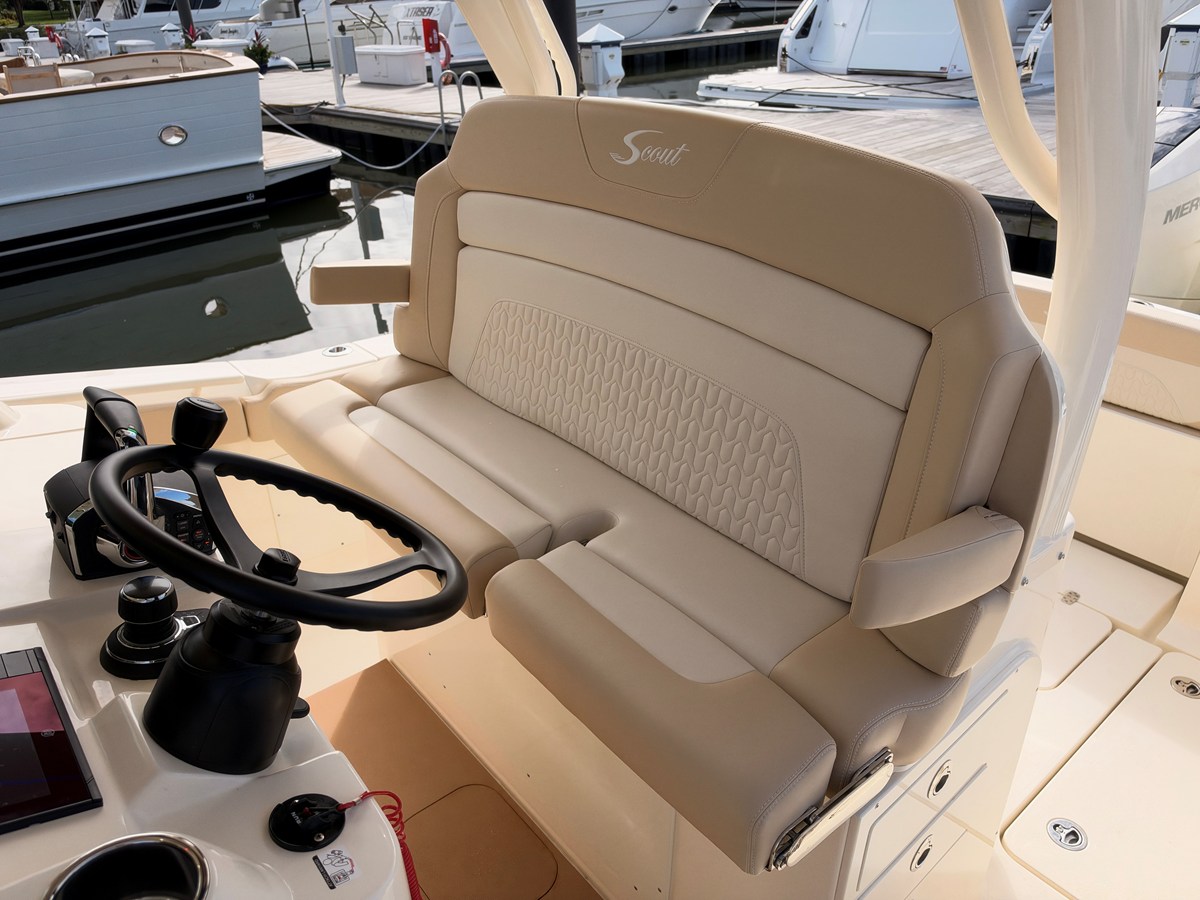 2027 Scout 330 LXF 32
