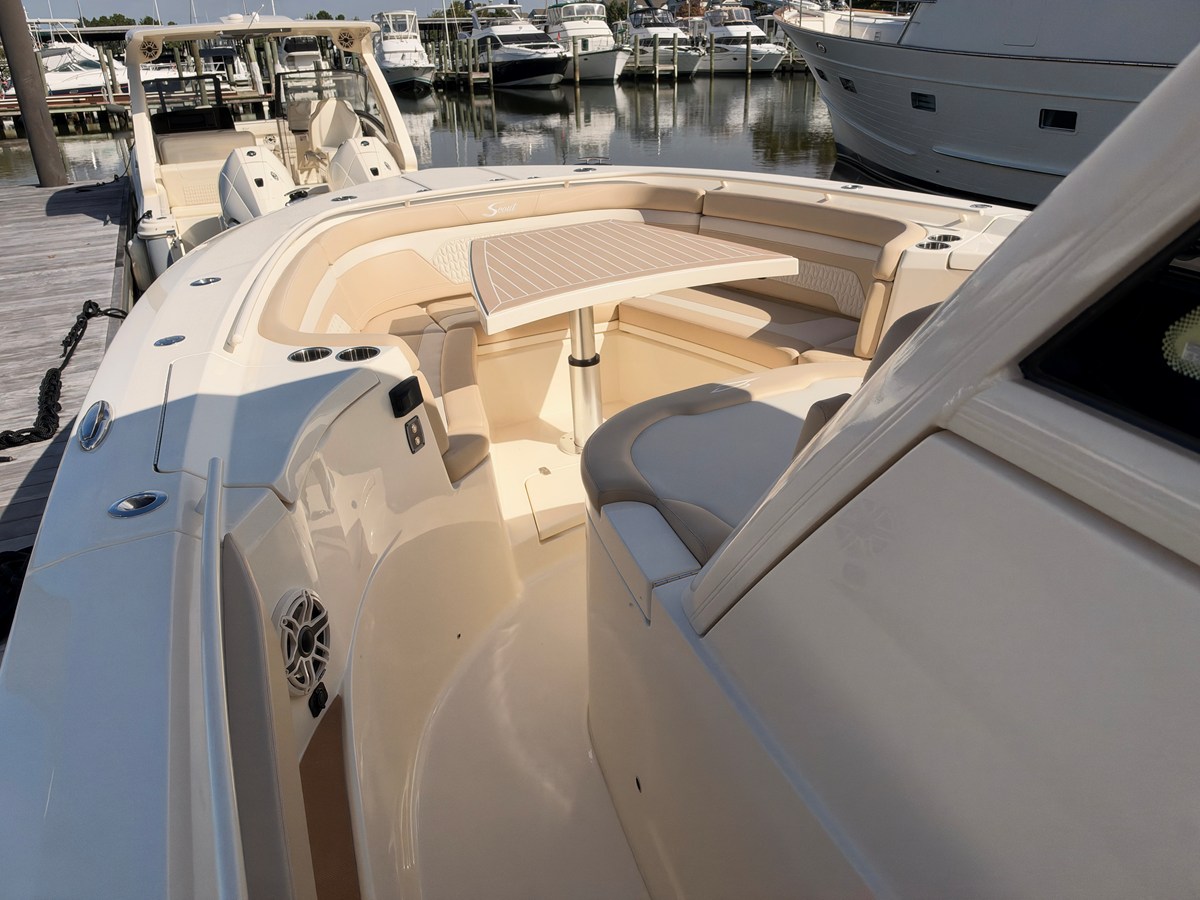 2027 Scout 330 LXF 37