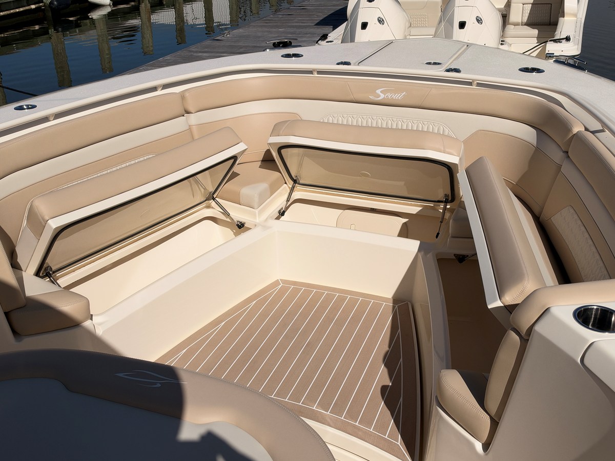 2027 Scout 330 LXF 43