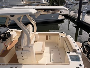 2027 Scout 330 LXF 13