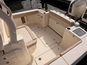 2027 Scout 330 LXF 14