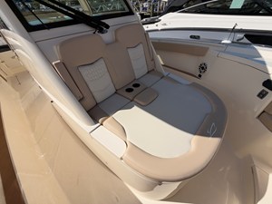 2027 Scout 330 LXF 34