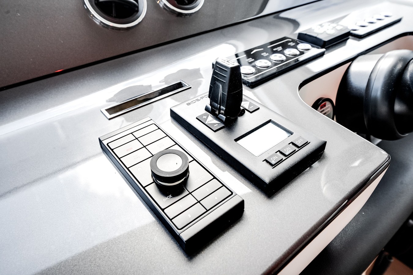 2026 Azimut Fly 68 26