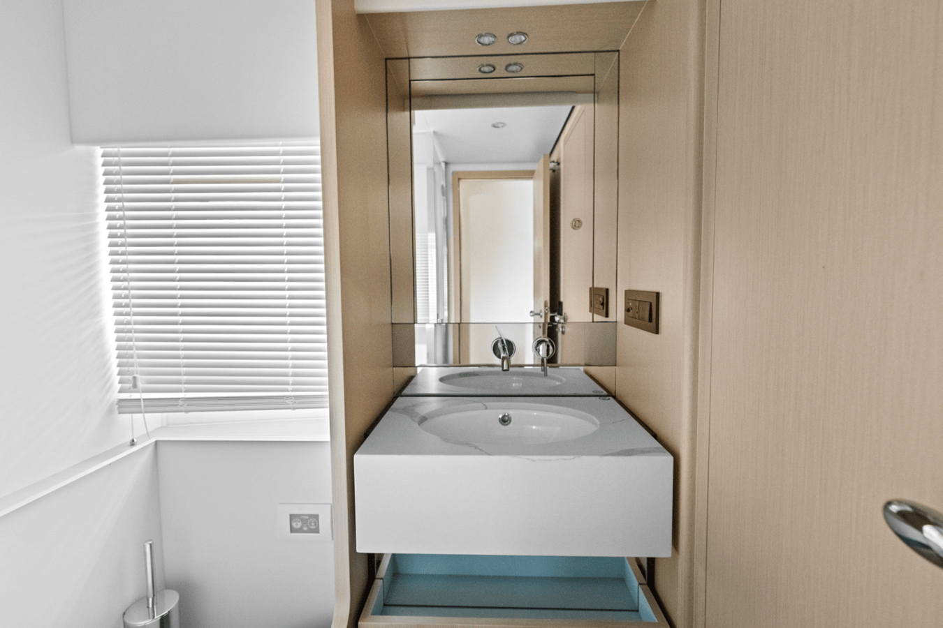 2026 Azimut Fly 68 37