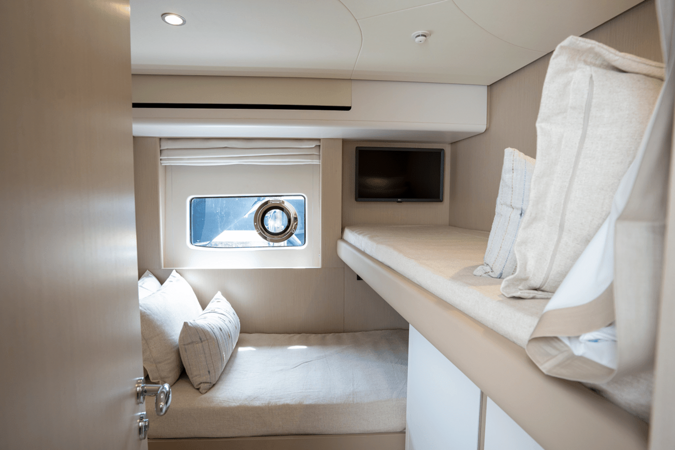 2026 Azimut Fly 68 38