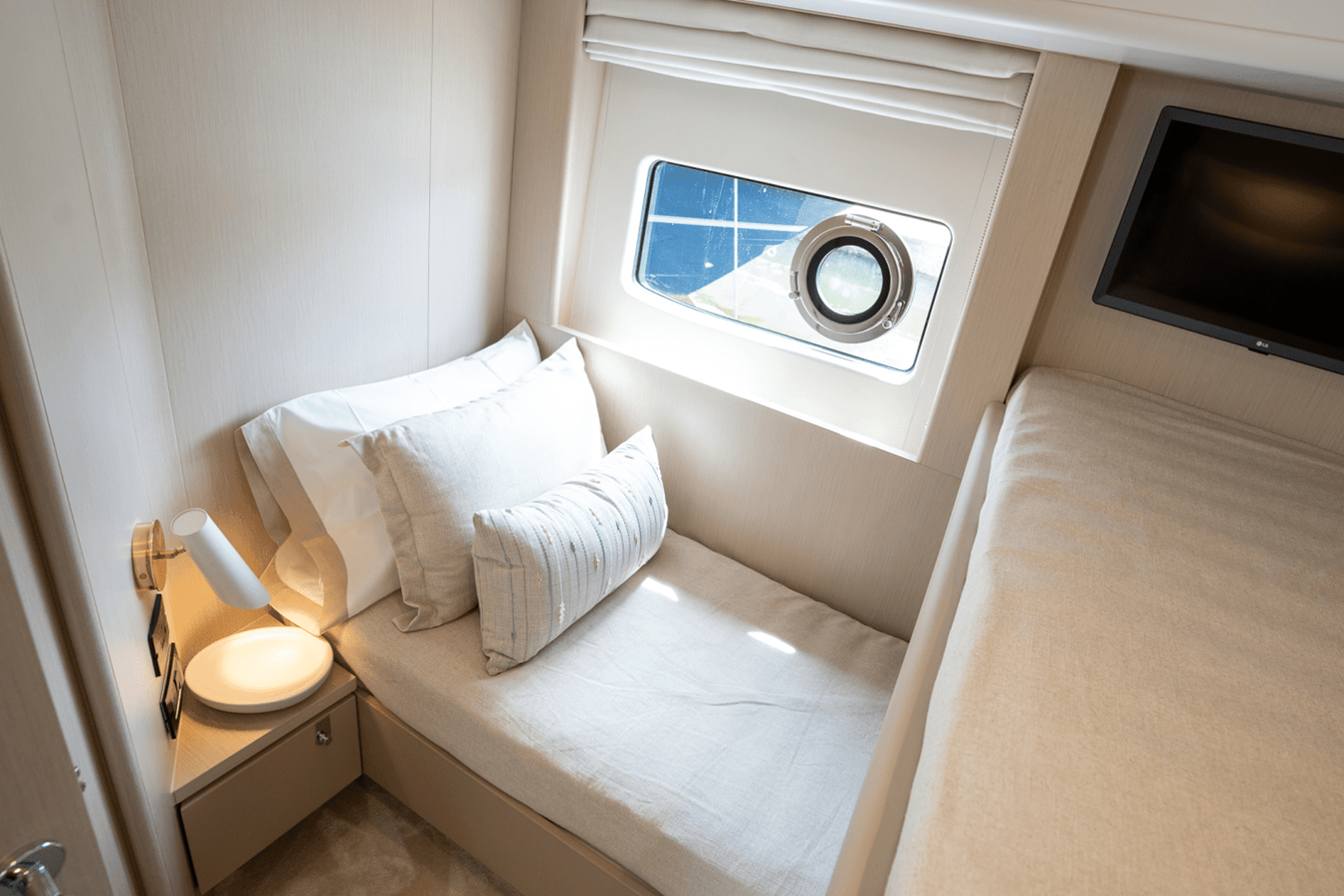 2026 Azimut Fly 68 40
