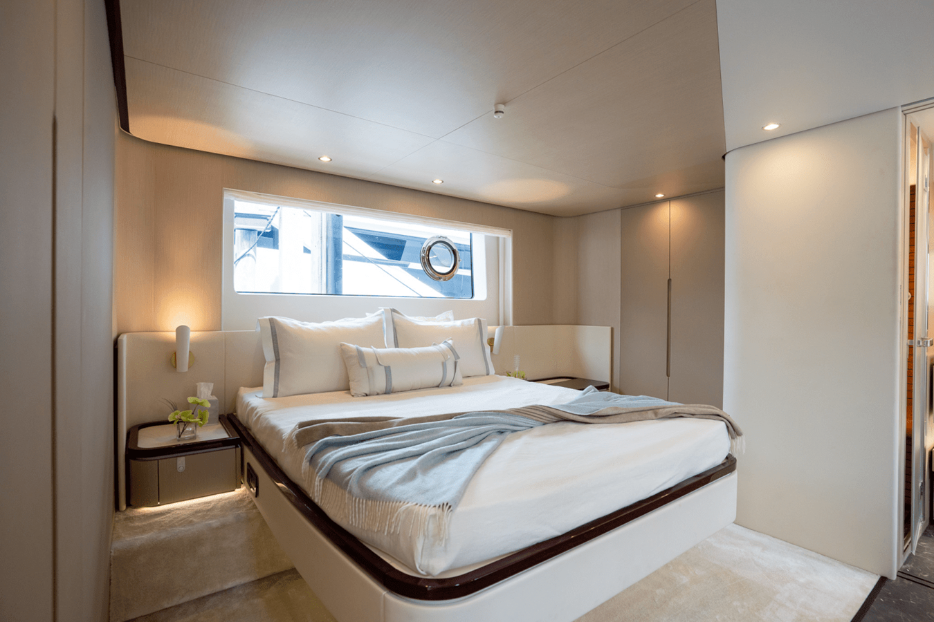 2026 Azimut Fly 68 43