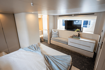 2026 Azimut Fly 68 44