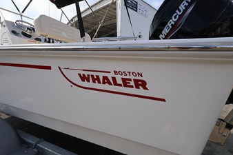 Boston Whaler 150 Montauk 3 2027 Boston Whaler 150 Montauk 4