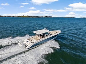 Boston Whaler 380 Outrage 2 2024 Boston Whaler 380 Outrage 3