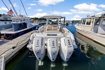 Boston Whaler 380 Outrage 6 2024 Boston Whaler 380 Outrage 7