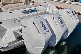 Boston Whaler 380 Outrage 7 2024 Boston Whaler 380 Outrage 8