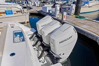 Boston Whaler 380 Outrage 9 2024 Boston Whaler 380 Outrage 10