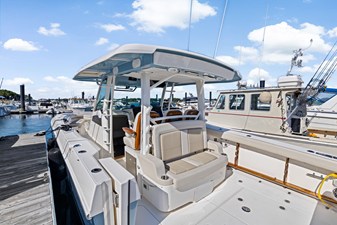 Boston Whaler 380 Outrage 11 2024 Boston Whaler 380 Outrage 12