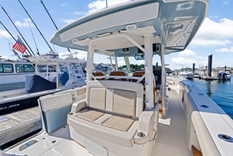 Boston Whaler 380 Outrage 12 2024 Boston Whaler 380 Outrage 13