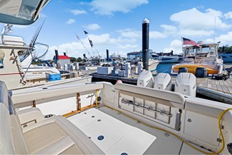 Boston Whaler 380 Outrage 13 2024 Boston Whaler 380 Outrage 14