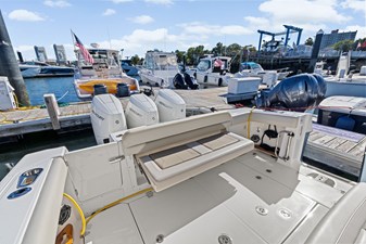 Boston Whaler 380 Outrage 14 2024 Boston Whaler 380 Outrage 15