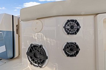 Boston Whaler 380 Outrage 16 2024 Boston Whaler 380 Outrage 17