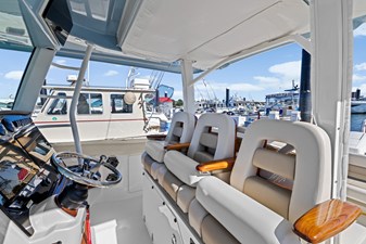 Boston Whaler 380 Outrage 21 2024 Boston Whaler 380 Outrage 22