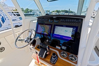 Boston Whaler 380 Outrage 23 2024 Boston Whaler 380 Outrage 24