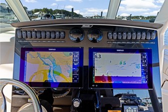 Boston Whaler 380 Outrage 24 2024 Boston Whaler 380 Outrage 25