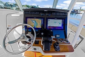 Boston Whaler 380 Outrage 25 2024 Boston Whaler 380 Outrage 26