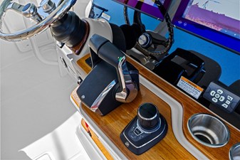 Boston Whaler 380 Outrage 26 2024 Boston Whaler 380 Outrage 27