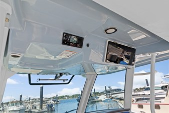 Boston Whaler 380 Outrage 27 2024 Boston Whaler 380 Outrage 28