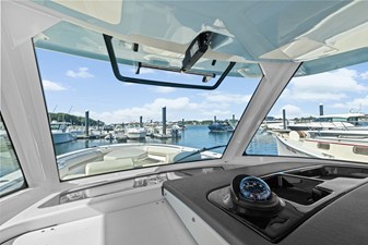 Boston Whaler 380 Outrage 28 2024 Boston Whaler 380 Outrage 29
