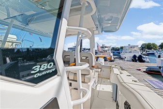 Boston Whaler 380 Outrage 36 2024 Boston Whaler 380 Outrage 37