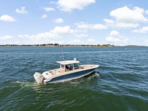 Boston Whaler 380 Outrage 44 2024 Boston Whaler 380 Outrage 45