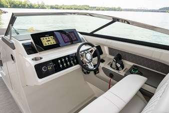 Sea Ray 310 SLX OB 17 2021 Sea Ray 310 SLX OB 18