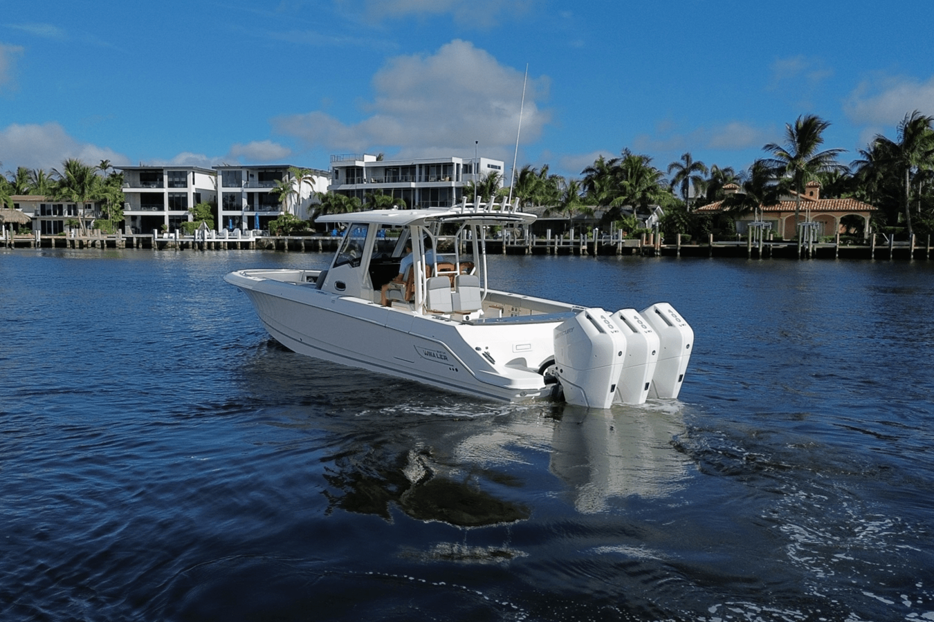 2026 Boston Whaler 360 Outrage 9