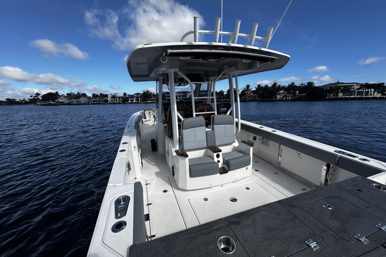 2026 Boston Whaler 360 Outrage 21