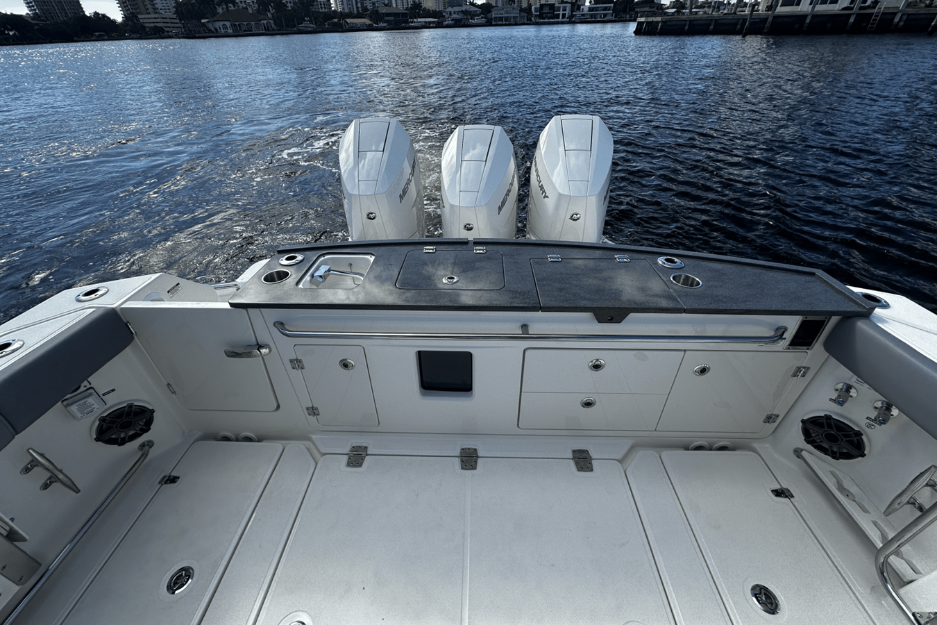 2026 Boston Whaler 360 Outrage 22