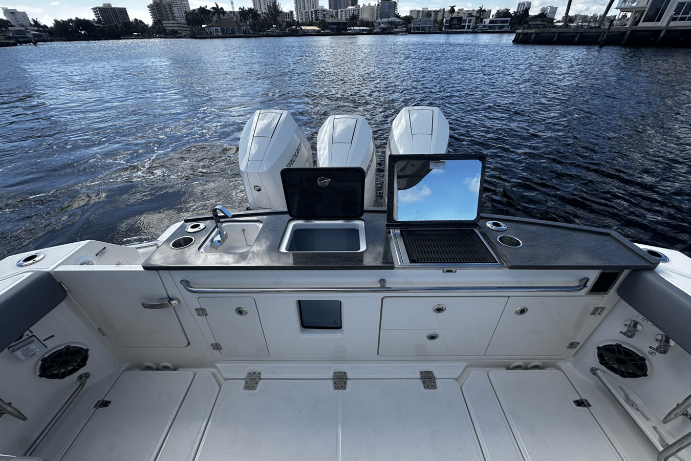 2026 Boston Whaler 360 Outrage 23