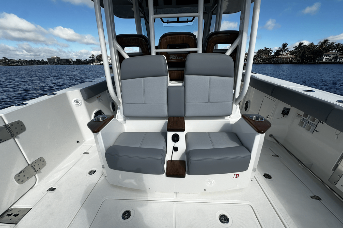2026 Boston Whaler 360 Outrage 28